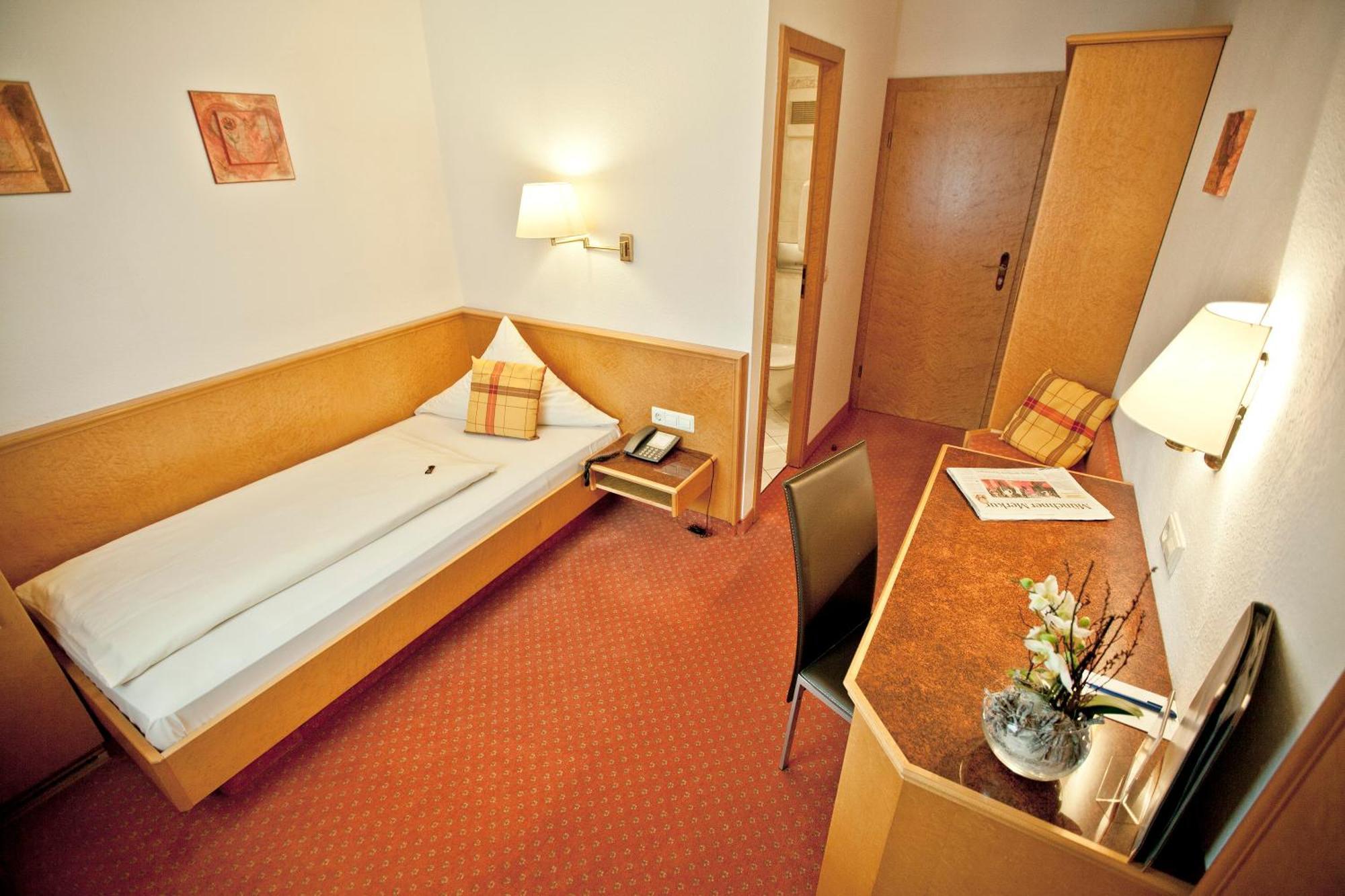 Wuermtaler Gaestehaus Grafelfing Ruang foto